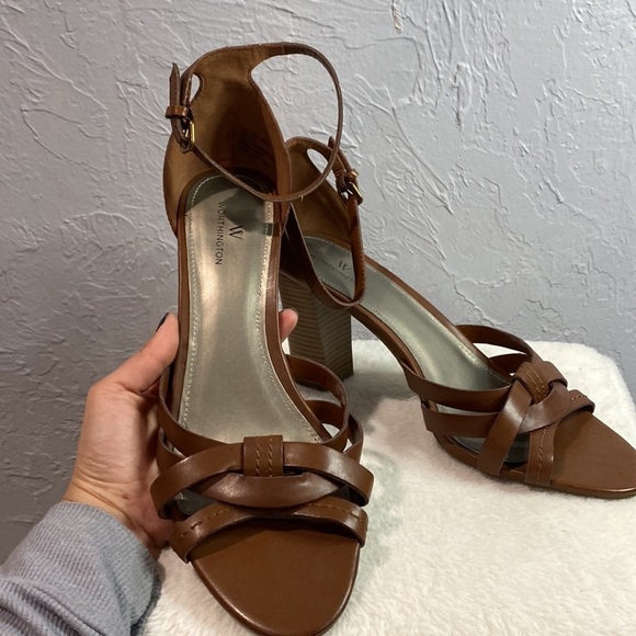 WORTHINGTON WOMEN’S BARRA CRISSCROSS BLOCK HEELED SANDALS IN BROWN SZ 10 - Picture 2 of 9